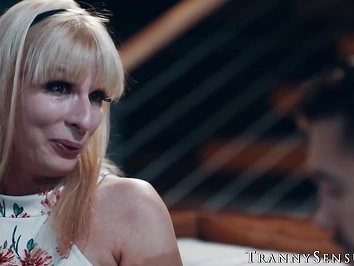 Heshe stepmom Jamie French lost her ring but finds Dante Colles pecker