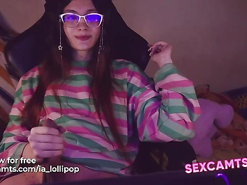 Cute Tranny Jerks Quietly In Chair - sexcamts.com